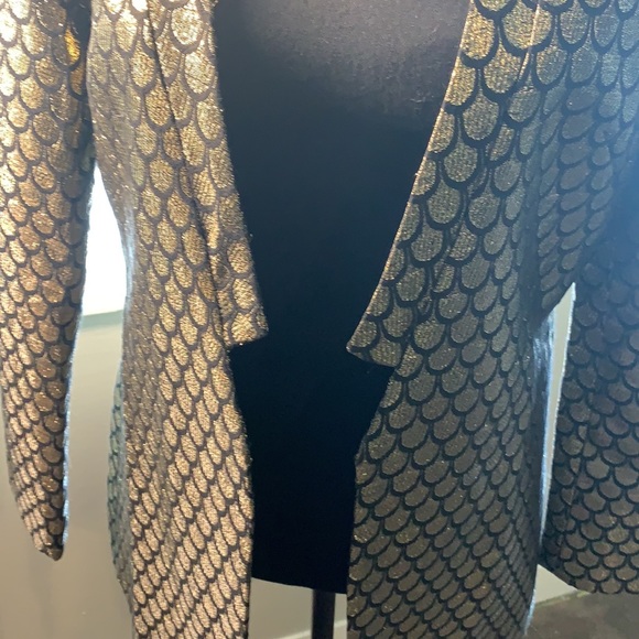 Gold and black “shell” blazer - Picture 3 of 5